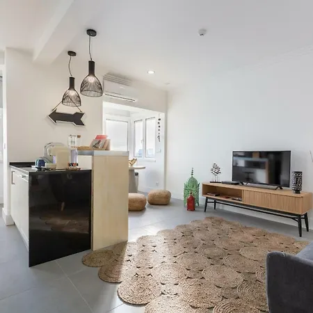 4bdr Flat W/ Unobstructed City Views By Ondjo *