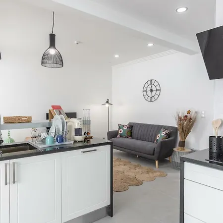 4bdr Flat W/ Unobstructed City Views By Ondjo *