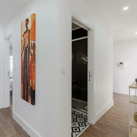 아파트 4bdr Flat W/ Unobstructed City Views By Ondjo 리스본
