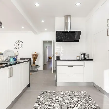 4bdr Flat W/ Unobstructed City Views By Ondjo Διαμέρισμα *